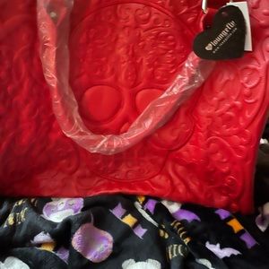 Brand new with tags Loungefly skull tote